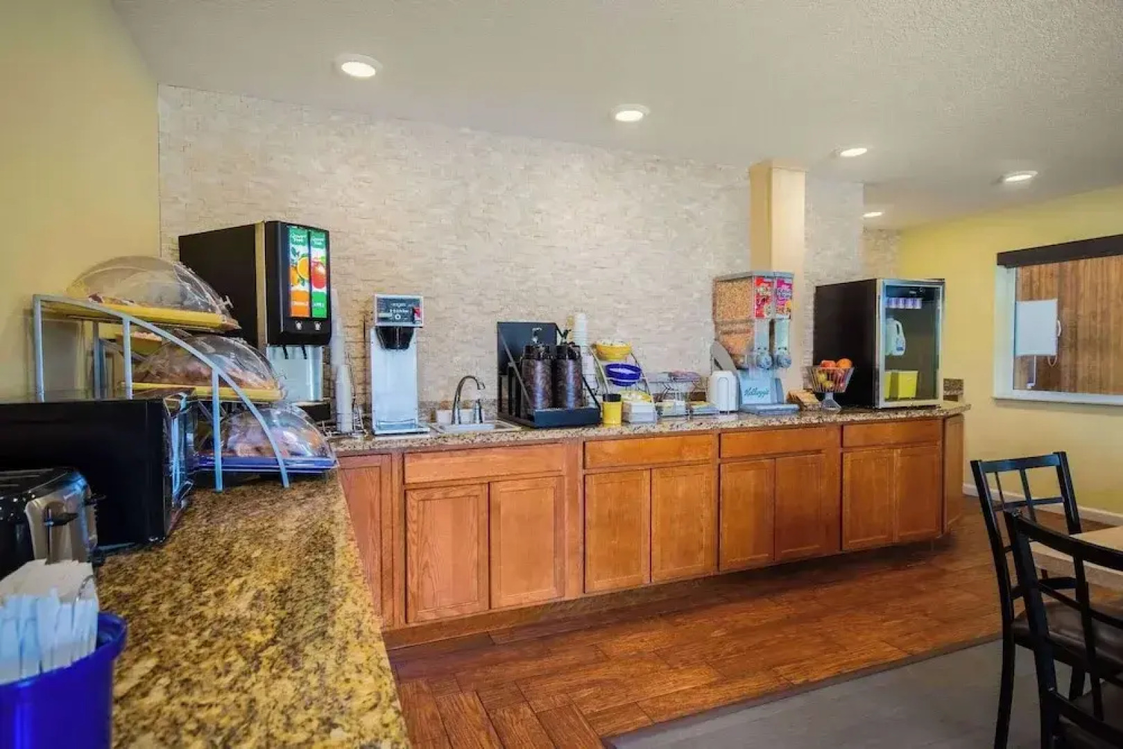 Days Inn Evansdale Waterloo