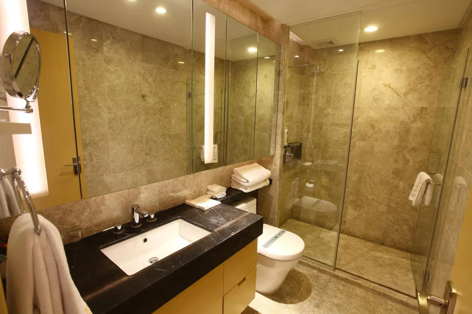 HeeFun Apartment Hotel GZ Poly D Plaza