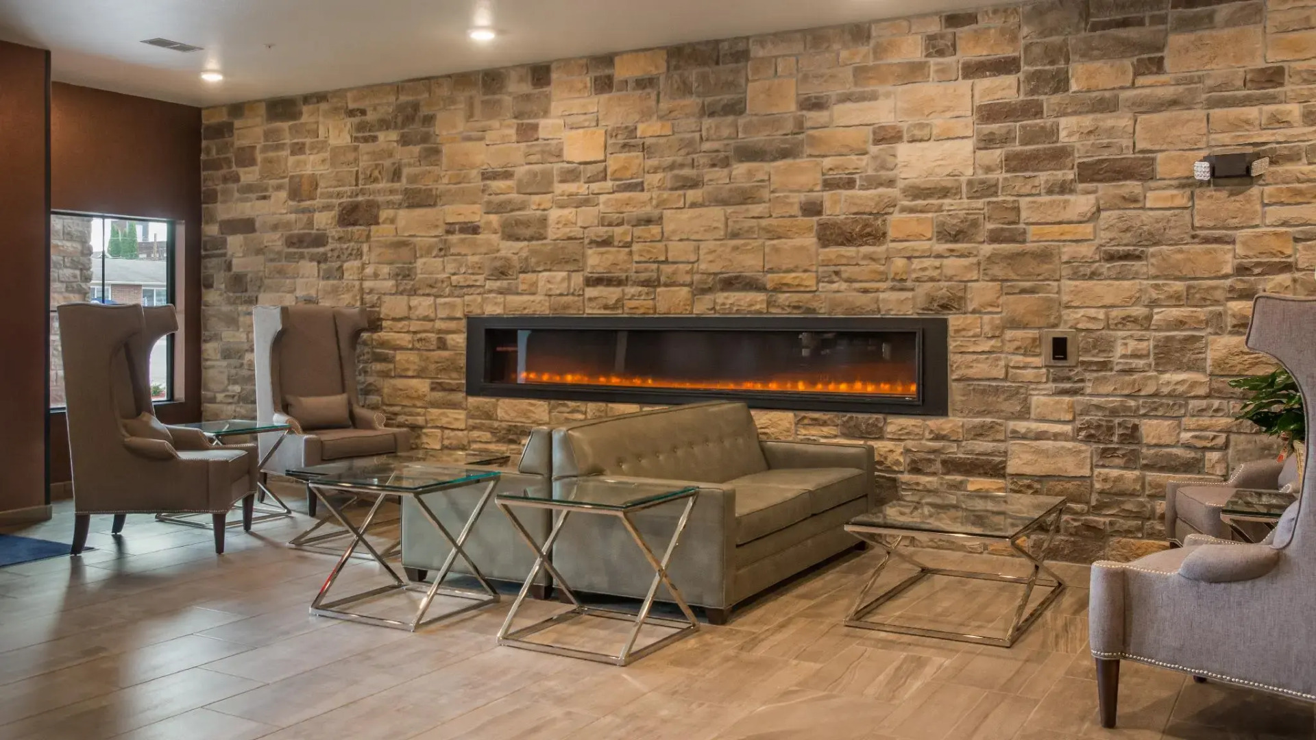 Cobblestone Hotel & Suites-Little Chute