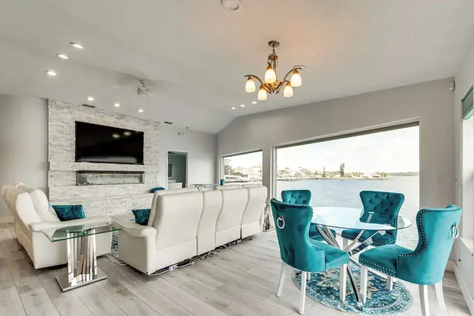 Waterfront Gem: Crystal River Family Home