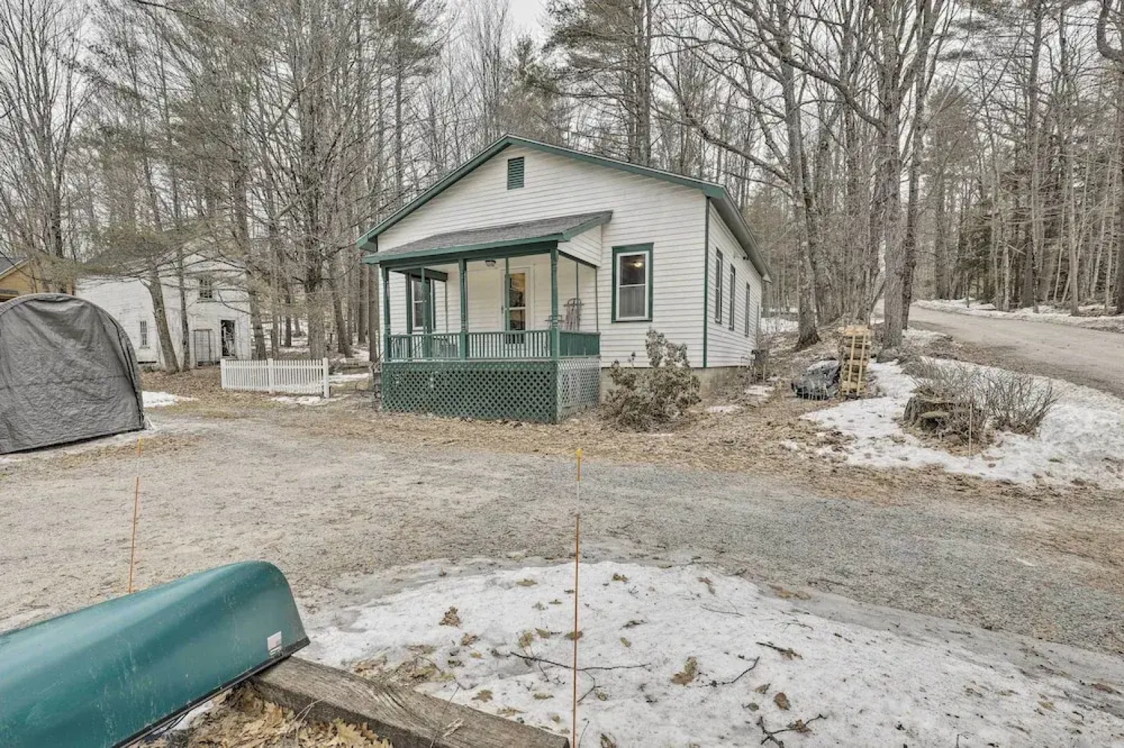 Charming Sutton Cottage: Walk to Lake & Farm!