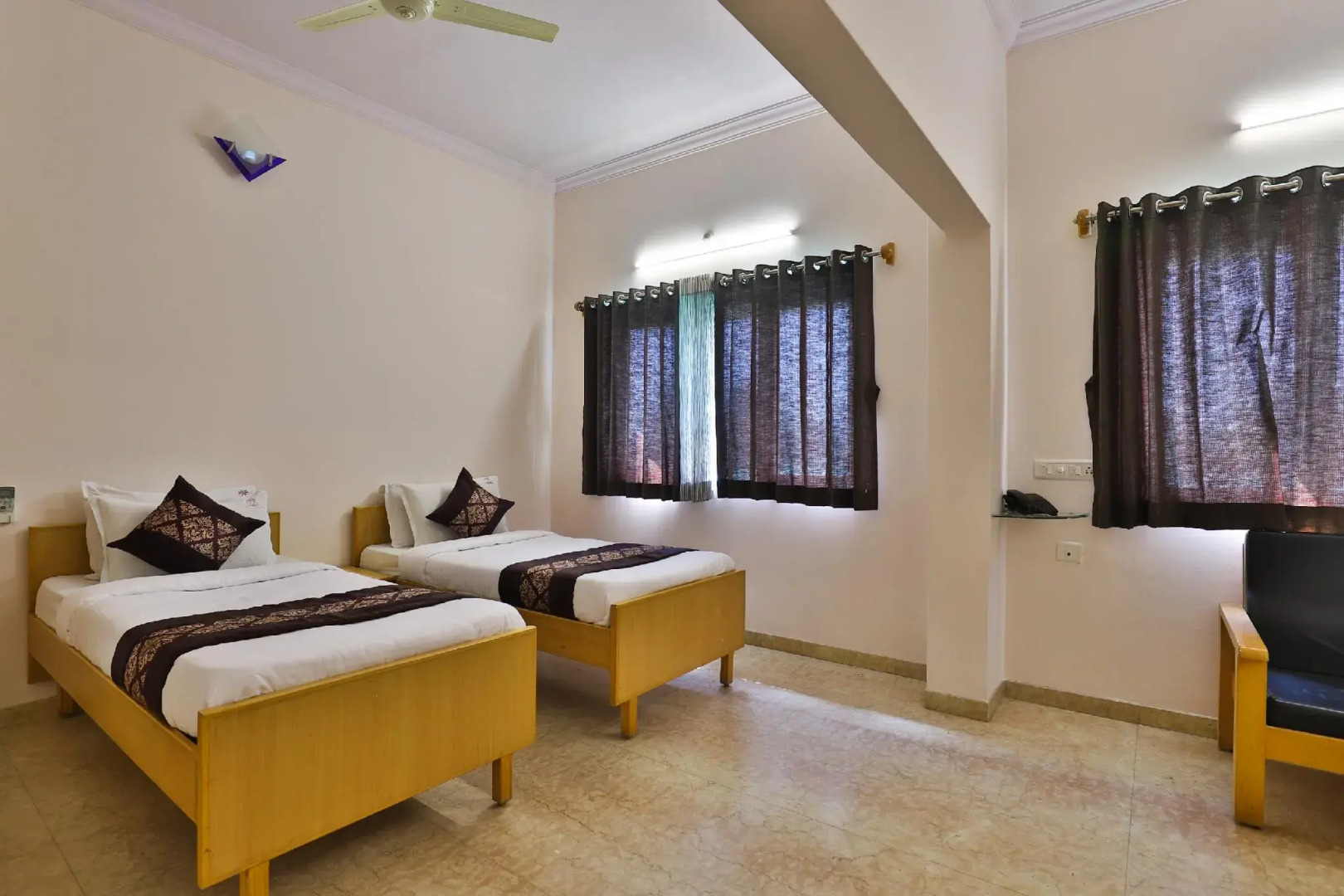 OYO 28448 Tree Top Residency