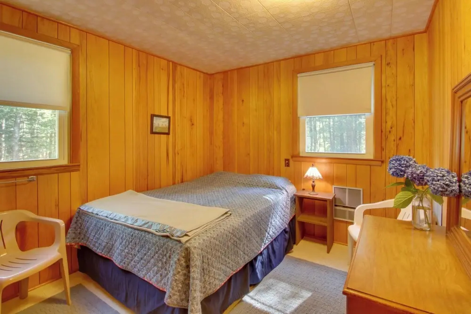 'the Birches' Raymond Getaway w/ Beach & Boat Dock