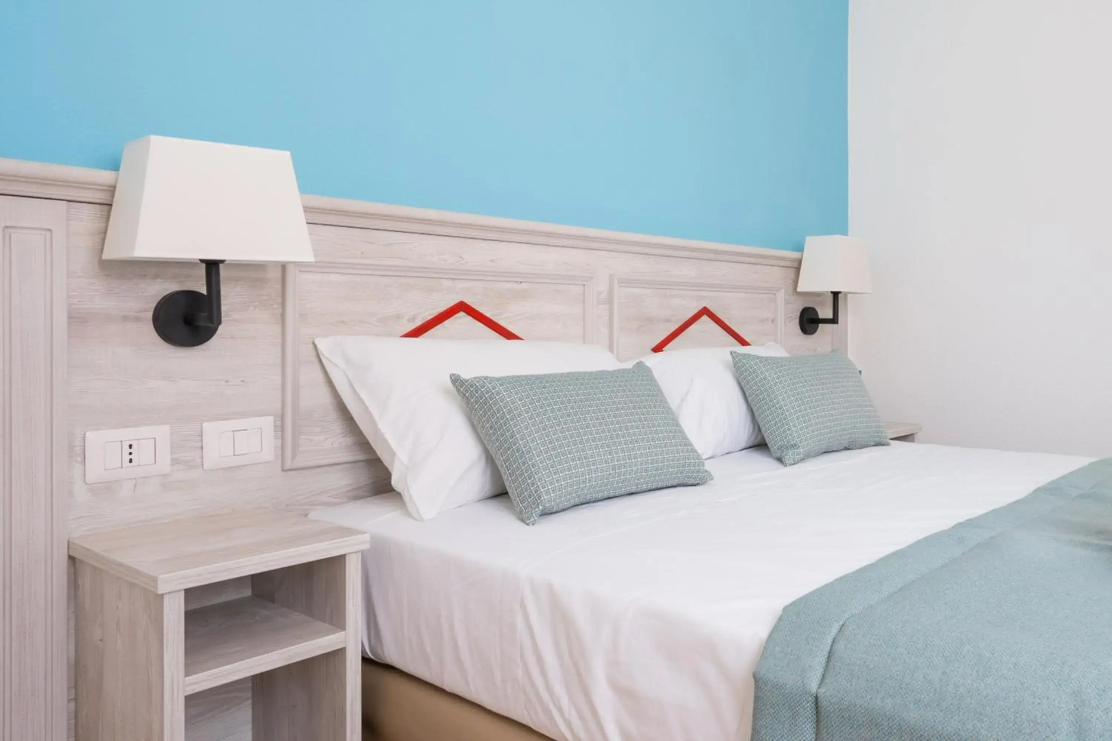 Отель Red Sun Village