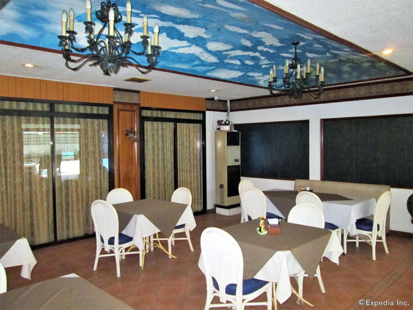 Discovery Hotel and Restaurant