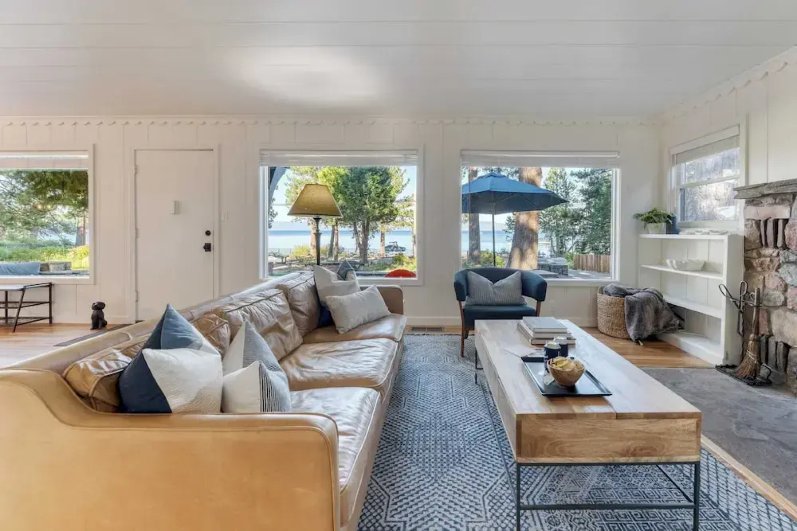 West Shore Lake House by Avantstay Ski Cabin w/ Backyard Sledding Hill!