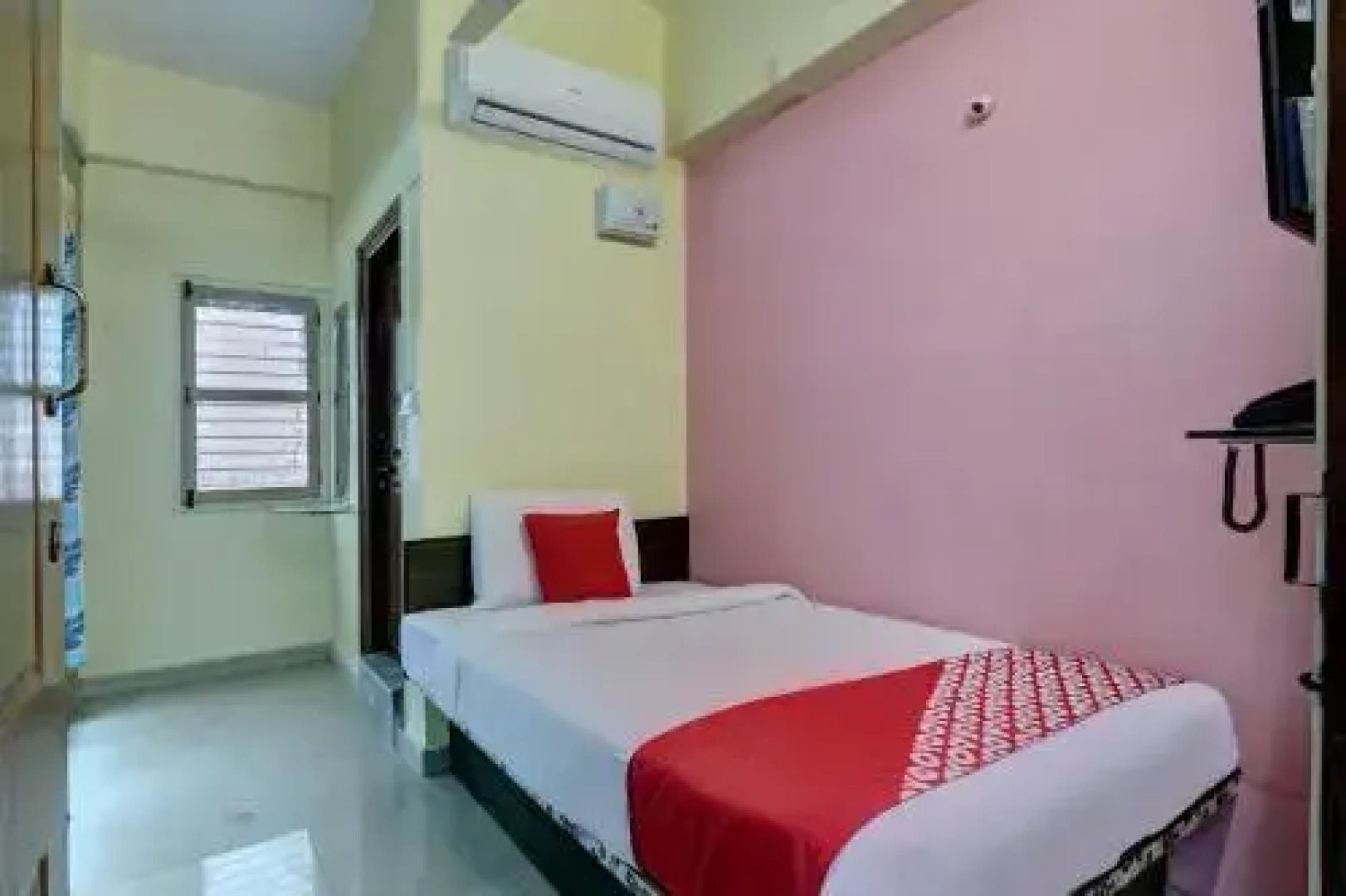 OYO Flagship 22101 Shree Raksha Comforts