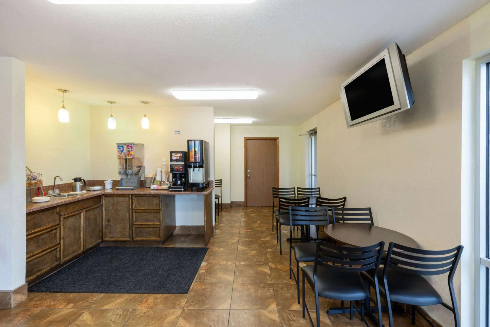 Super 8 by Wyndham Seguin