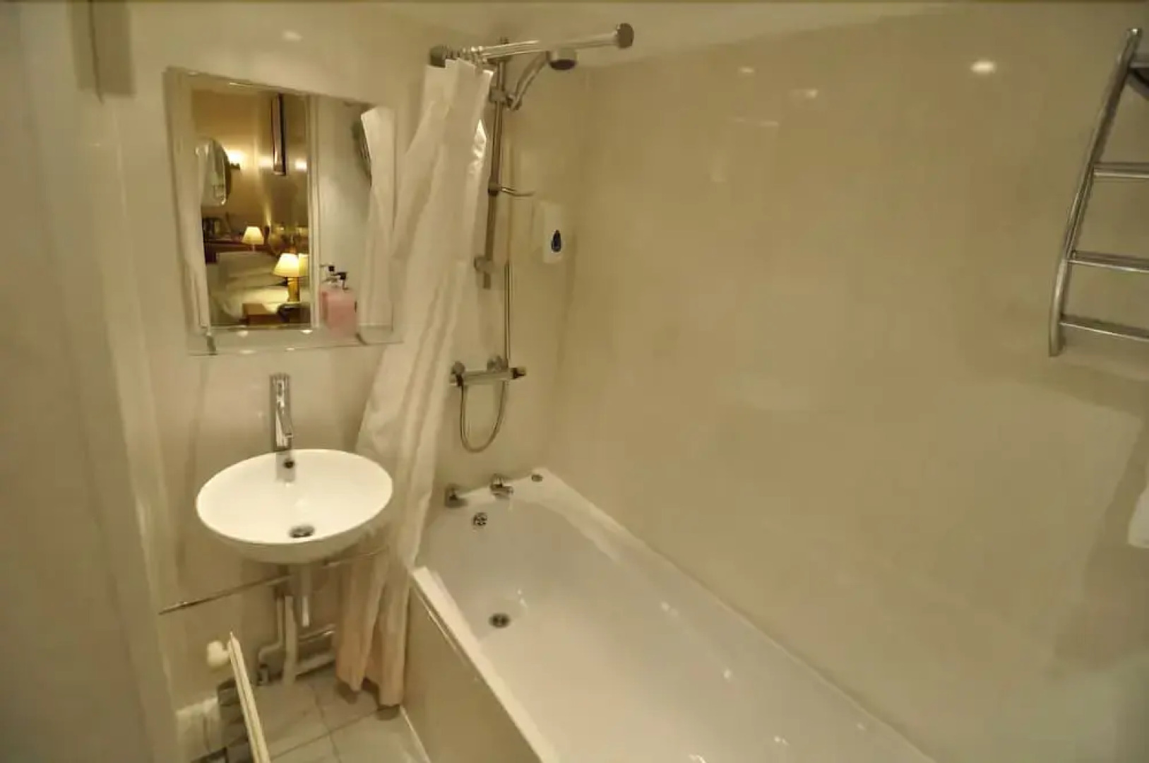 The Roundabout Hotel