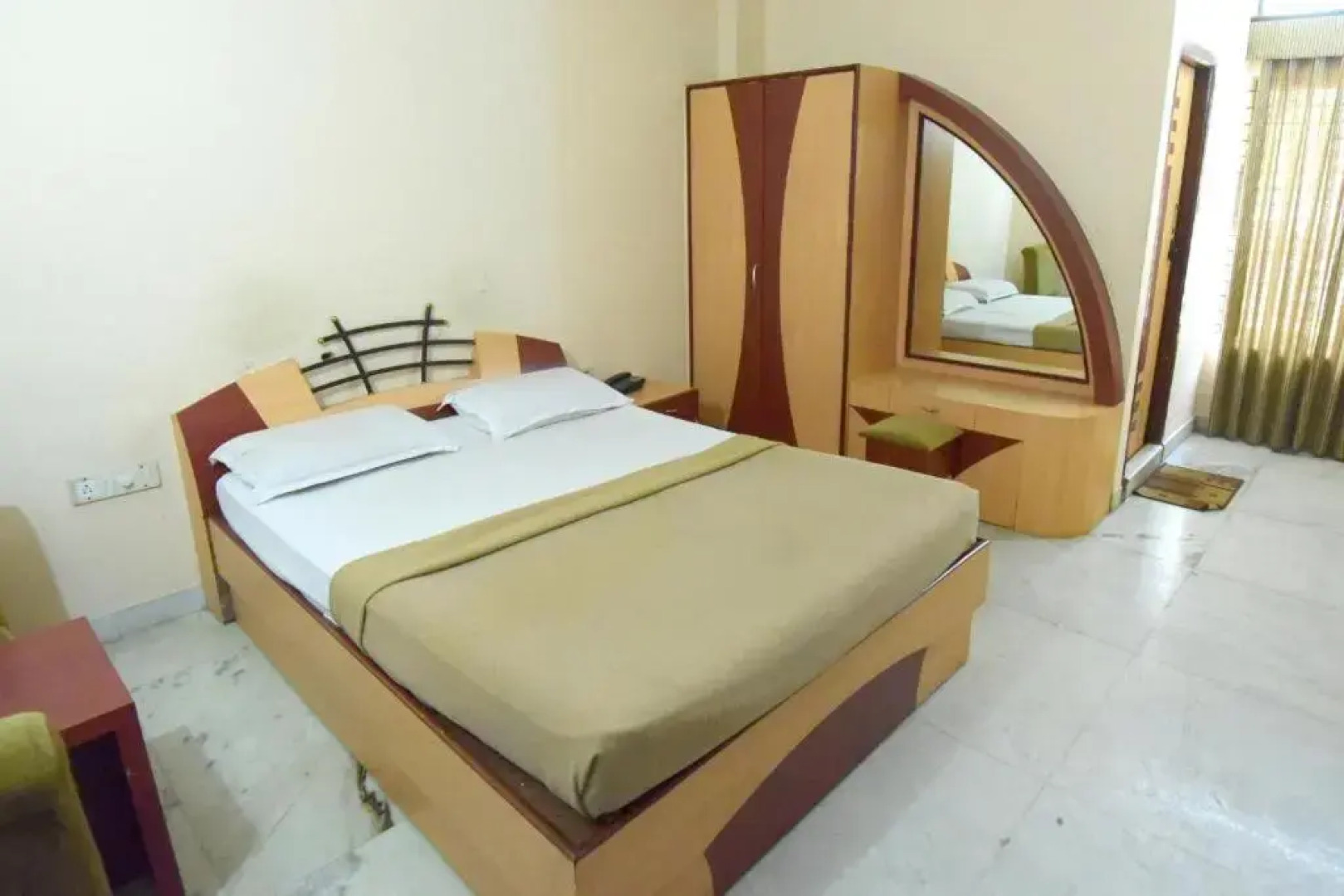 Hotel Shastri Paradise