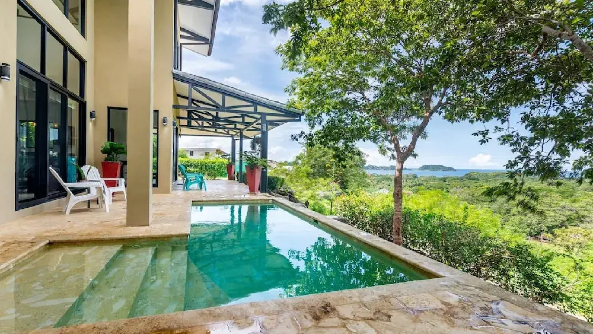 Nostalgic Retro Home on Luxurious Lot with a Private Infinity Pool and Ocean Views