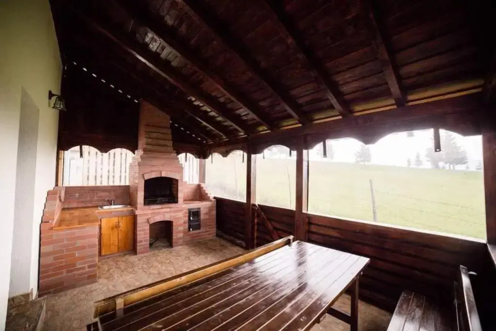 Cheerful 6-bedroom villa with indoor fireplace - price for entire property