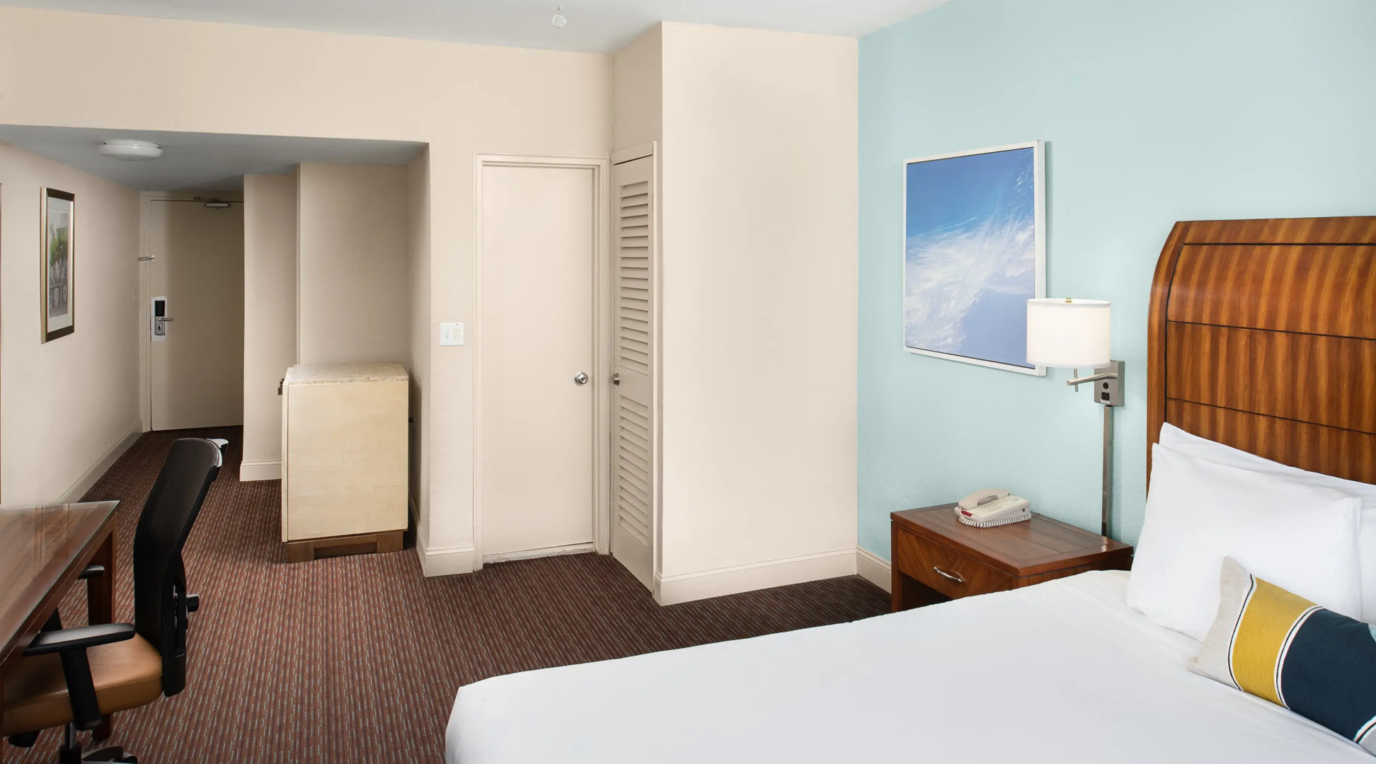 Sherry Frontenac Oceanfront Hotel