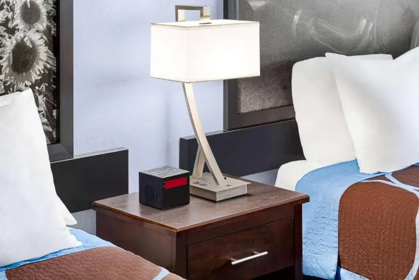 Super 8 by Wyndham Lenexa Overland Park/Mall Area