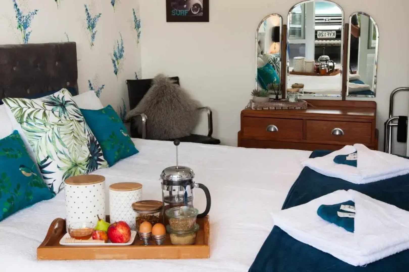 The Queenslander Raglan