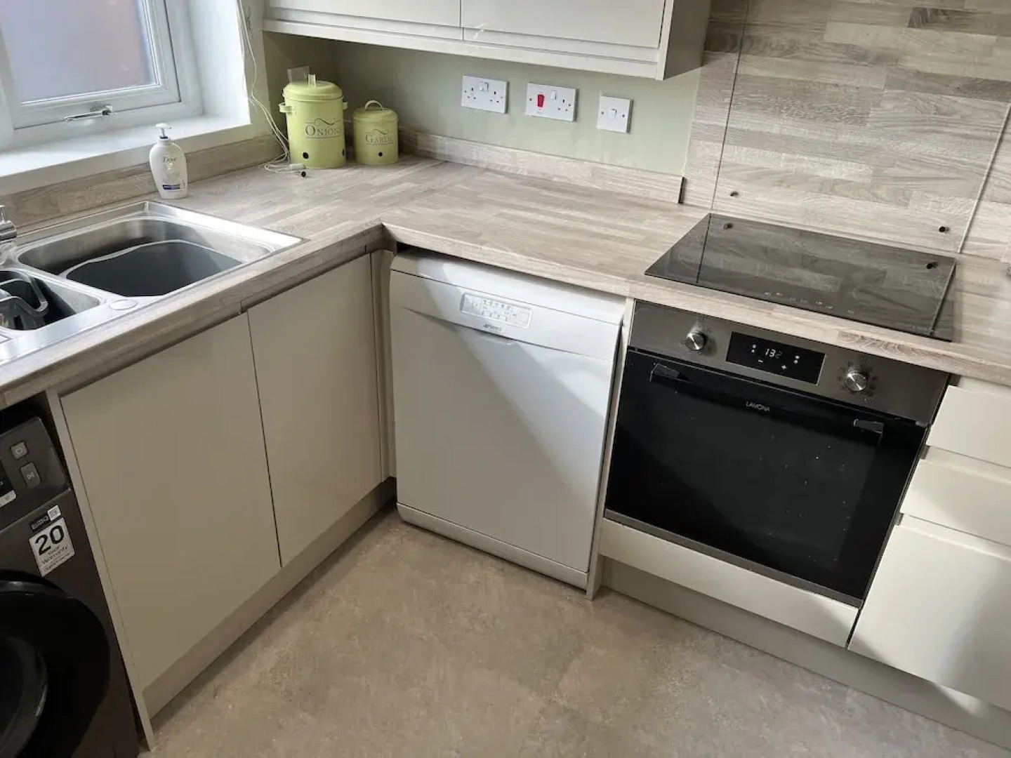 vERY comfy town house