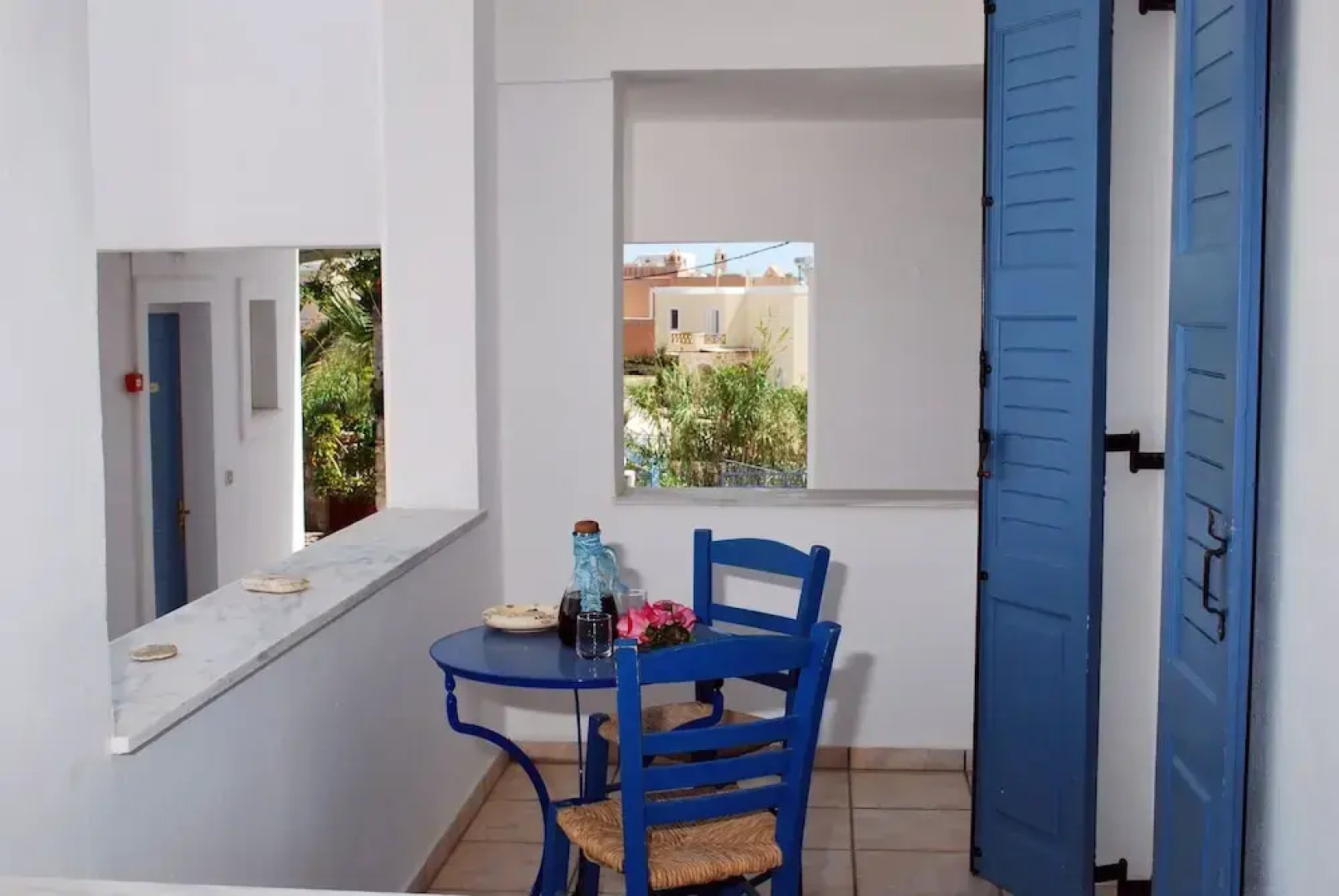 Manos Syros Rooms & Apartments
