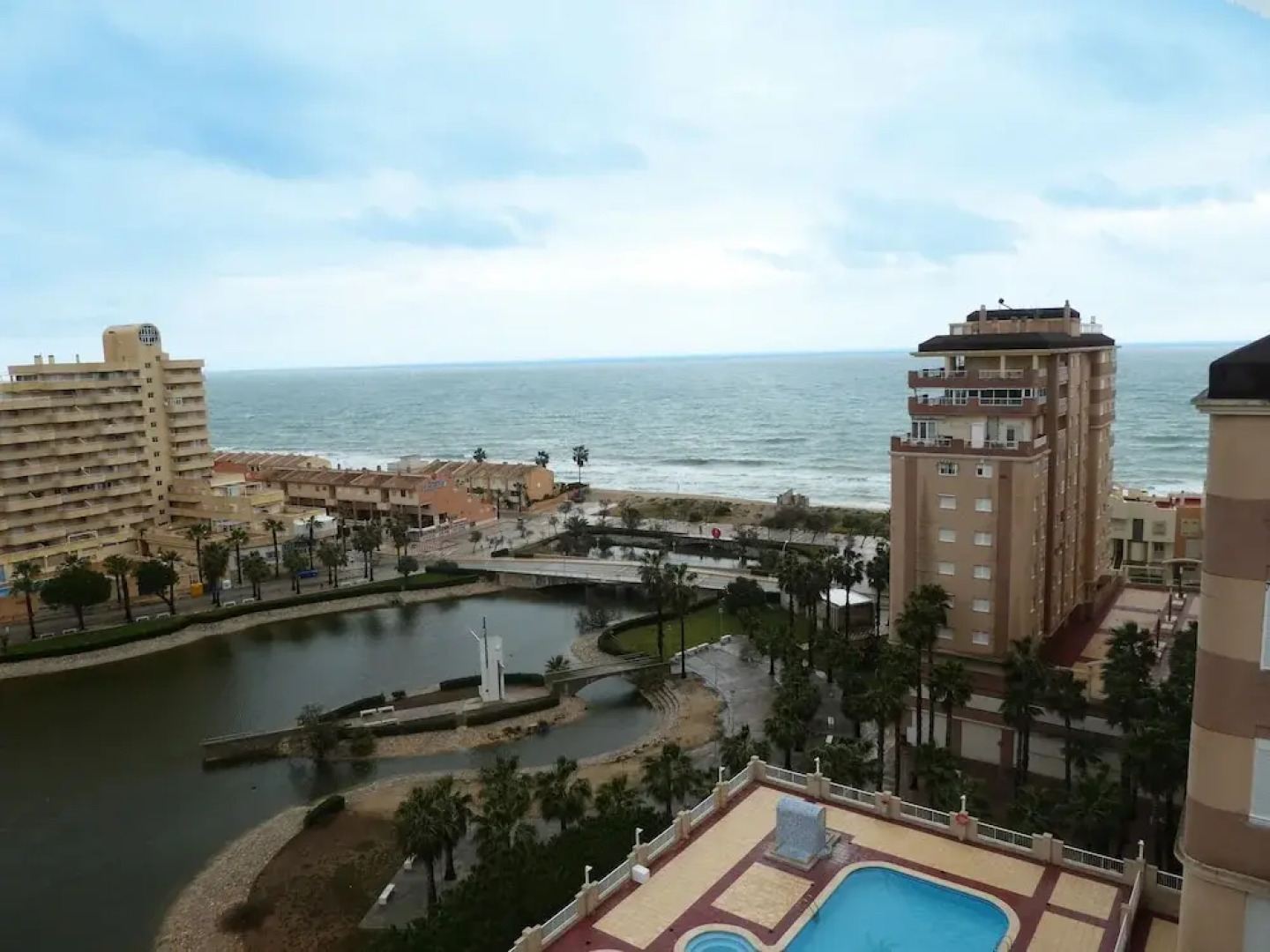 Apartamentos Tavernes Playa Suites 3000