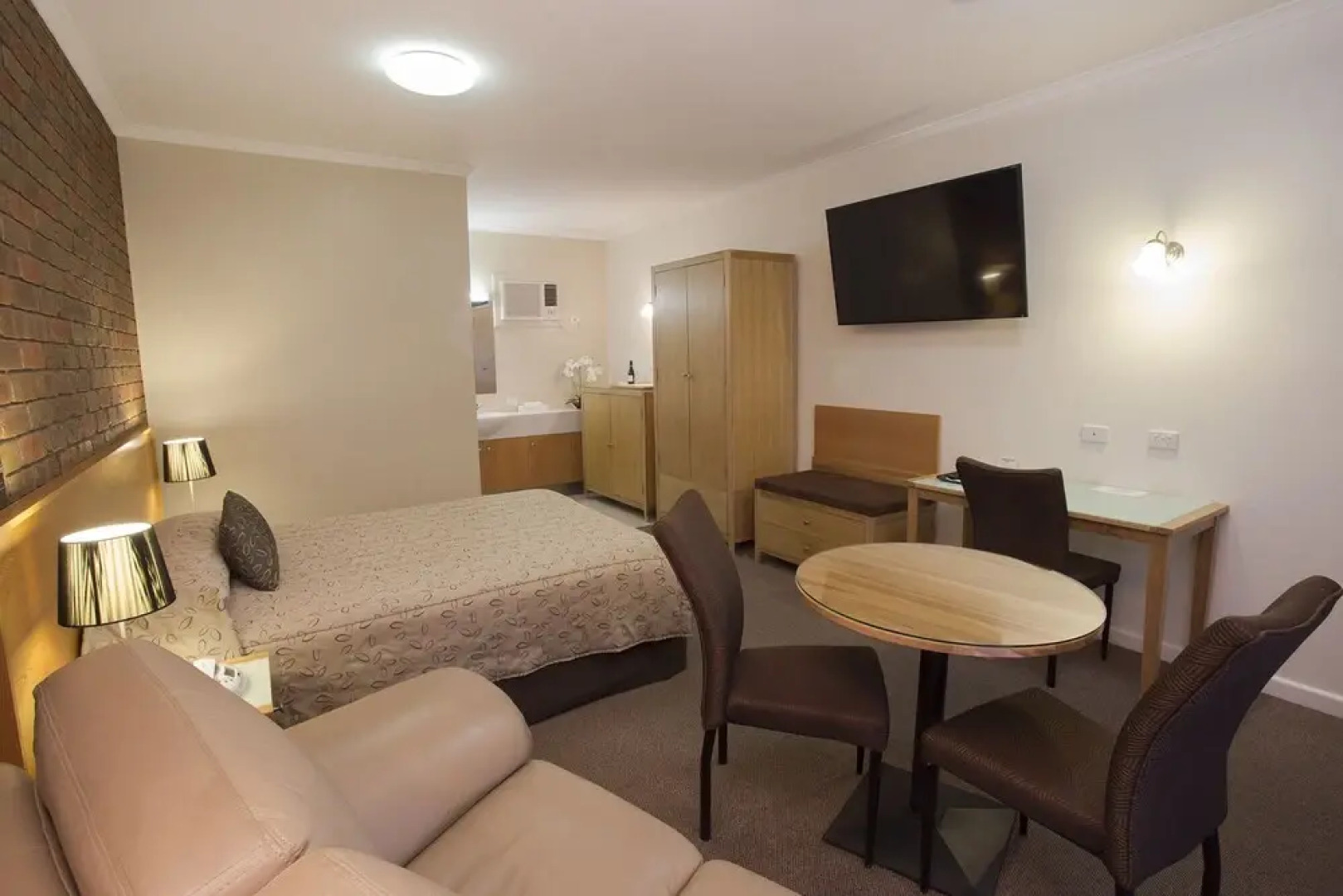 Country City Motor Inn