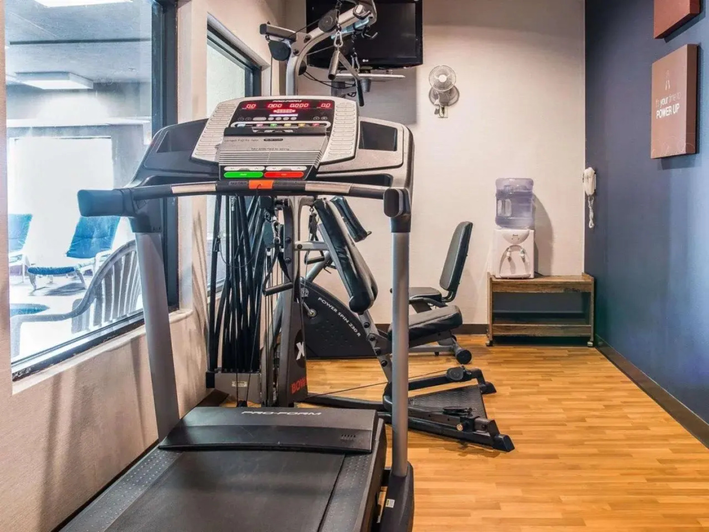 Comfort Suites South Haven near I-96