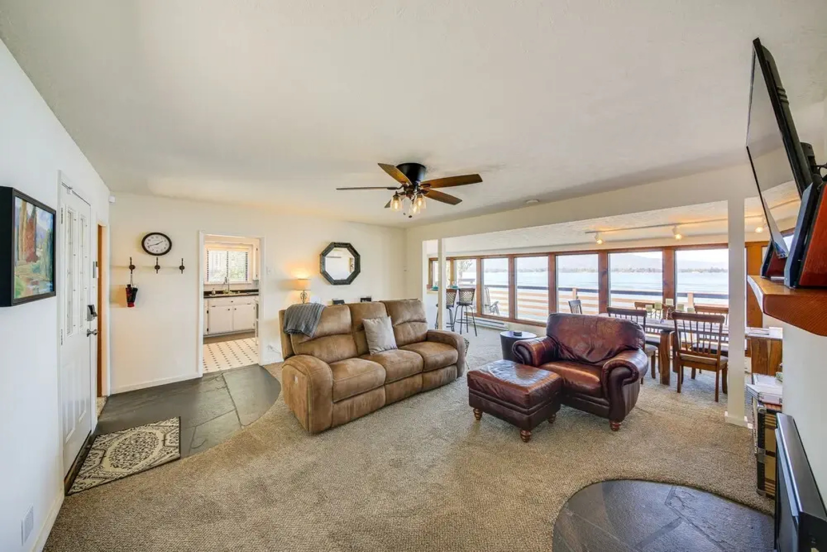 Waterfront Sagle Retreat w/ Hot Tub & Fireplace