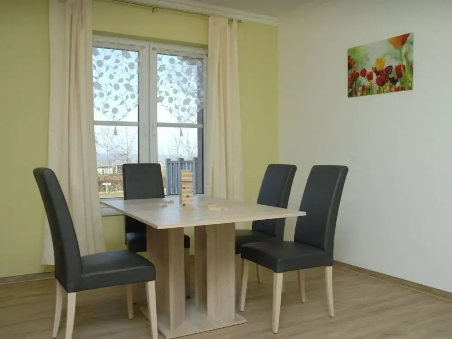 Spacious Seaside Apartment in Pepelow