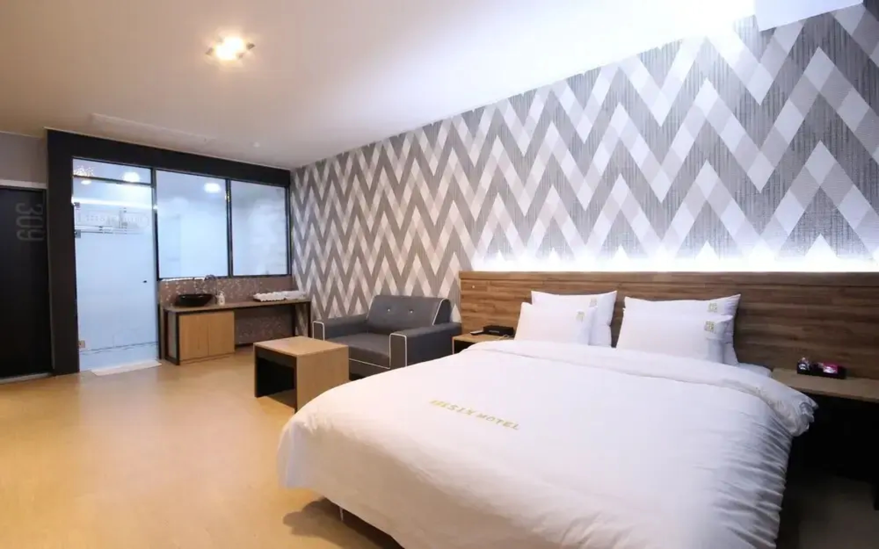 Yeongduk Six Hotel