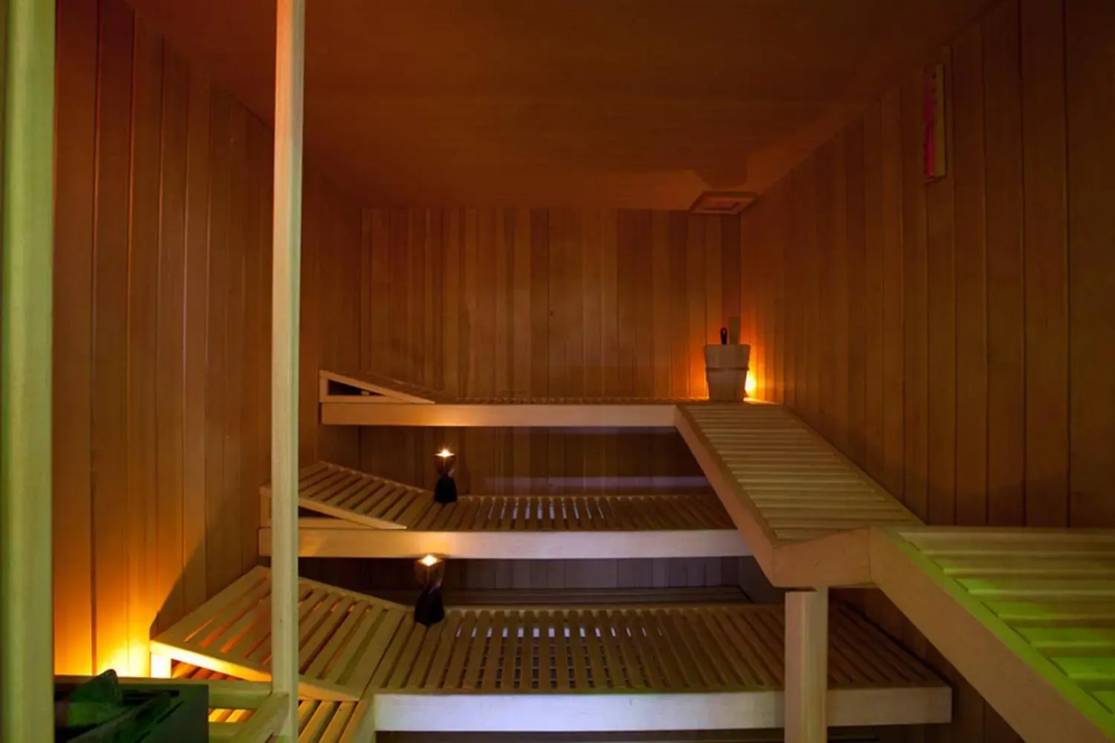 Breaking Business Hotel