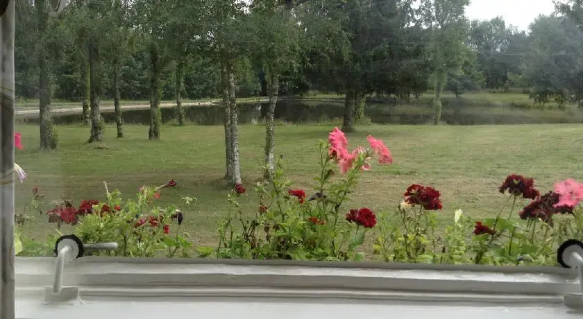 Bed and breakfast Lakeside Vintage French bus