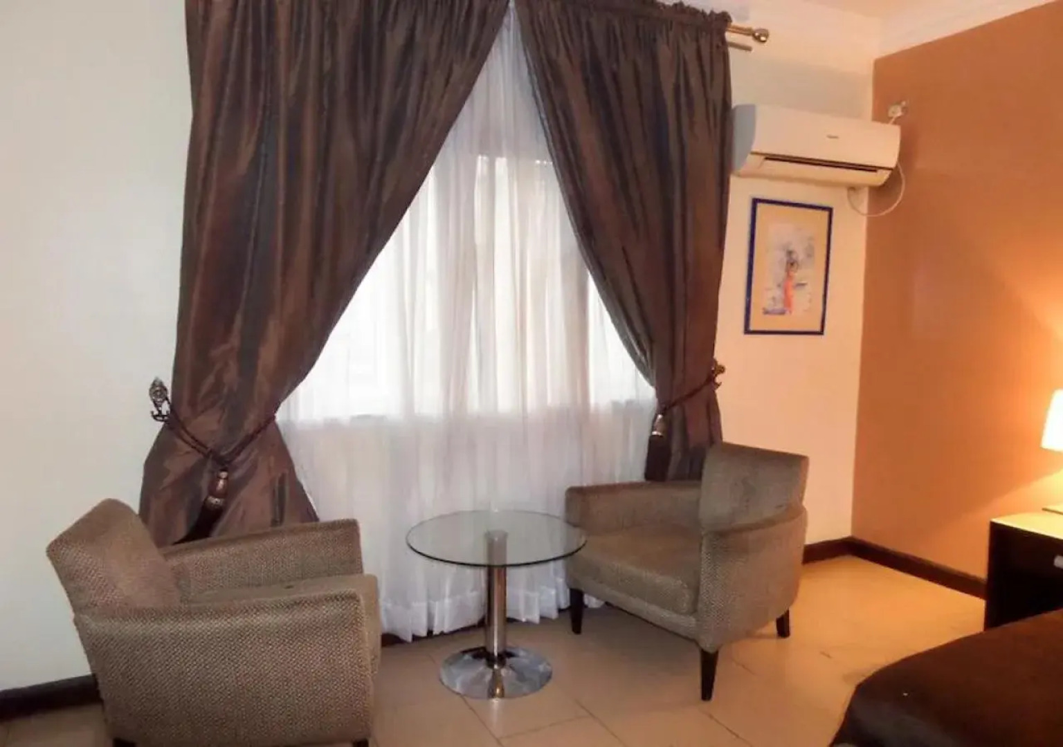 Manyxville Hotel & Suites
