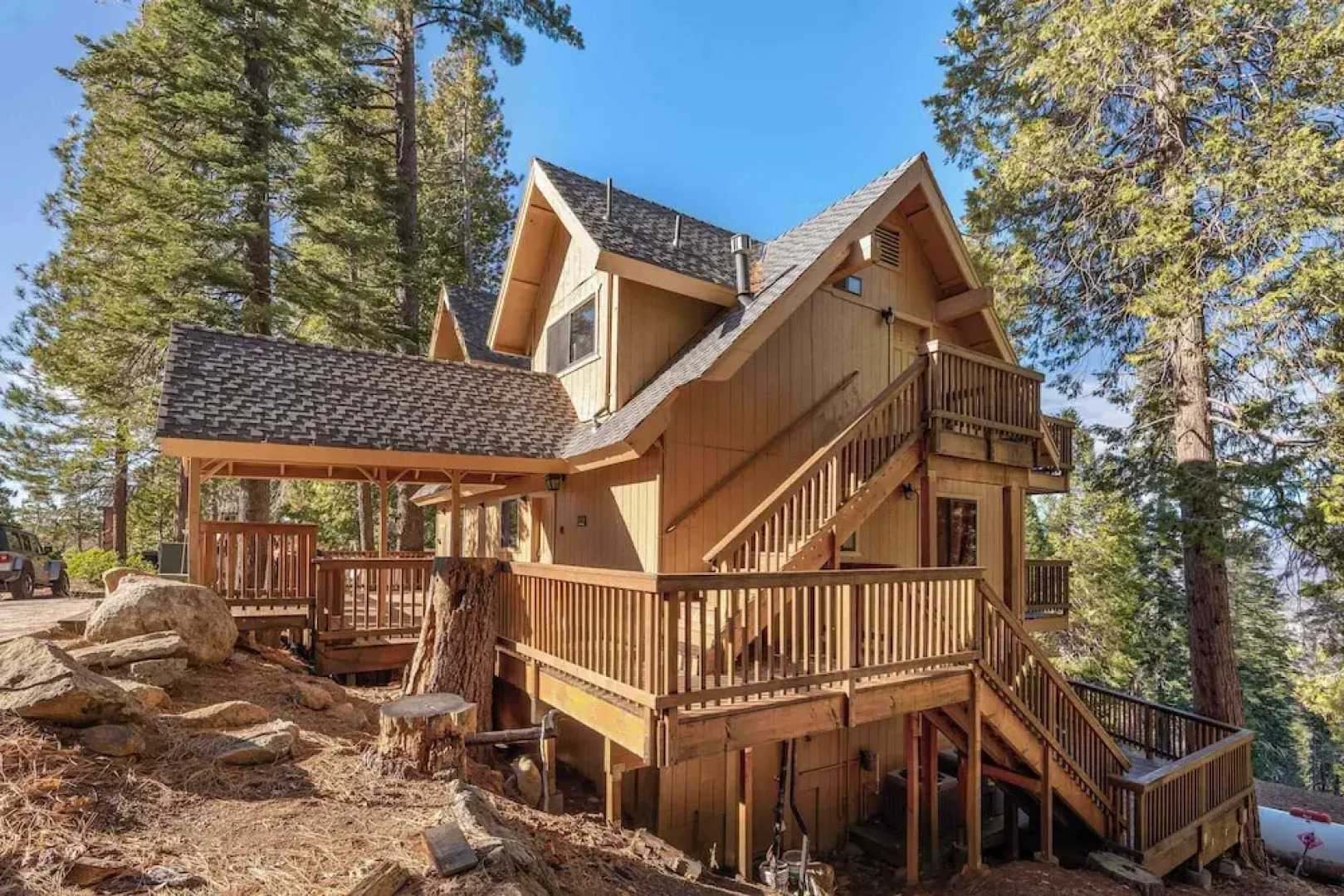 Yosemite Aviary and Quail Within Yosemite - 2 Separate Units, Up To 14 Guests!