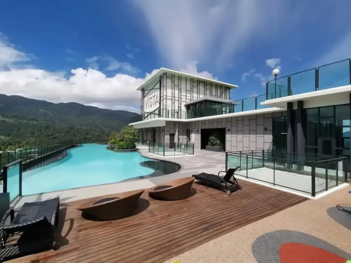 MU Vista – 360 Skypool Superior Suite