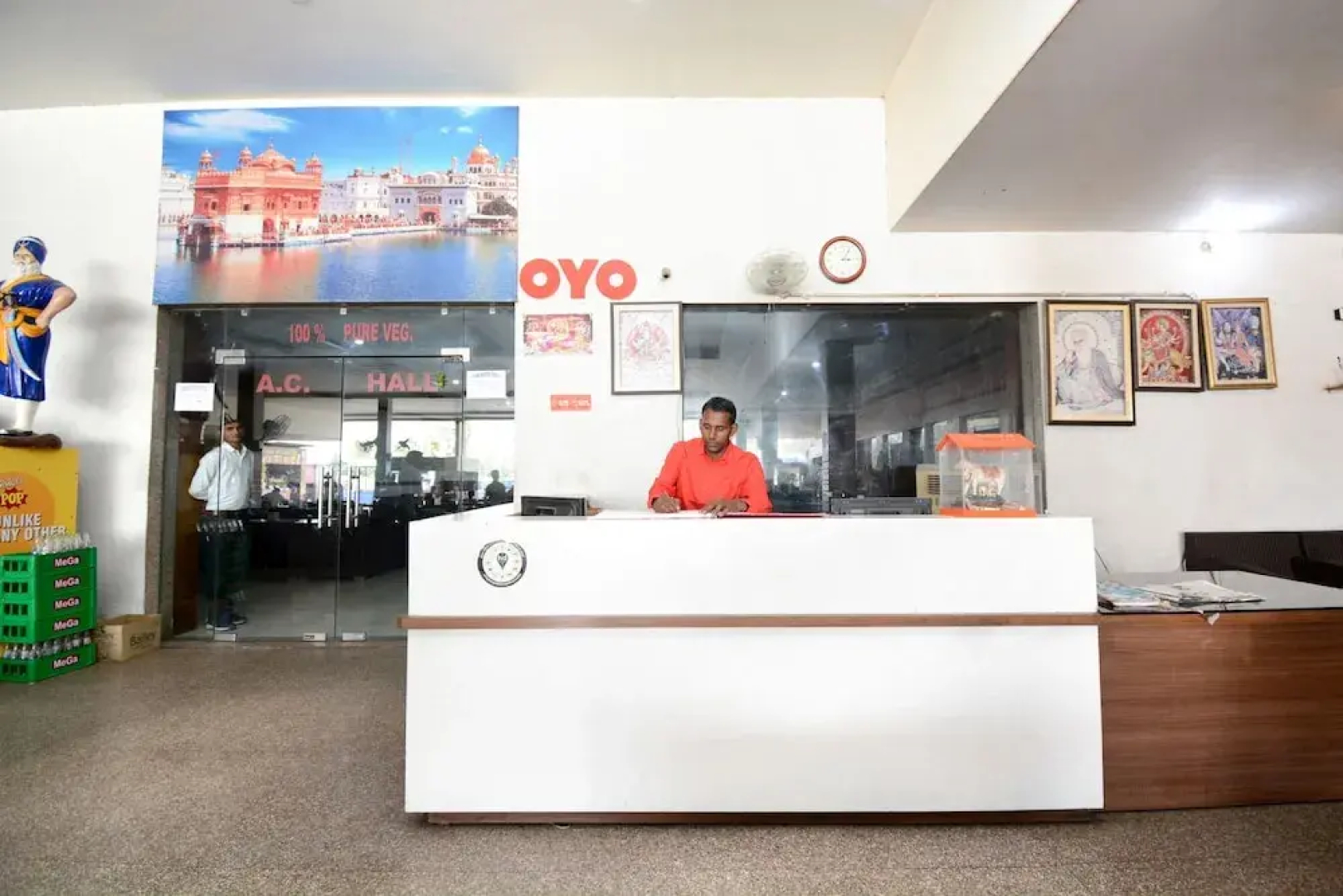 Oyo 35733 Divine Star Dhaba