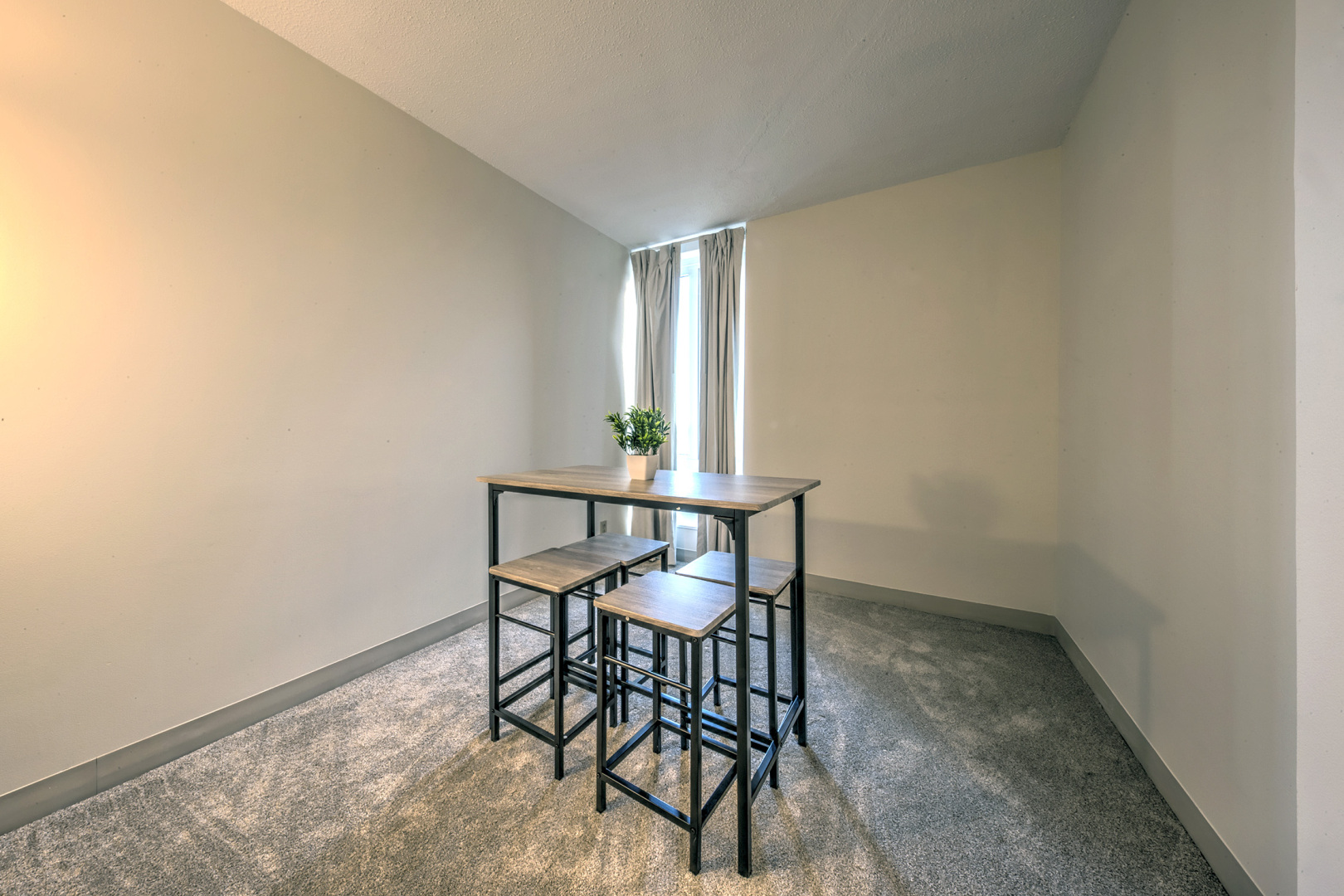 Upscale Apt with everything you need!