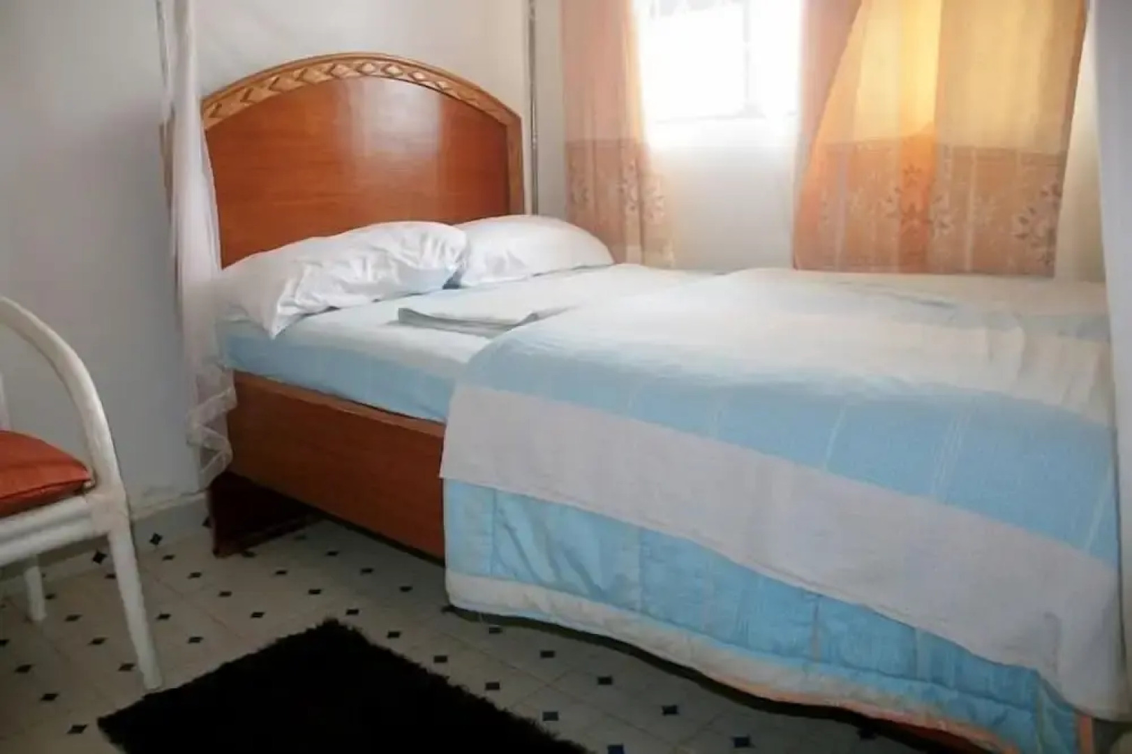 Siaya White Hotel