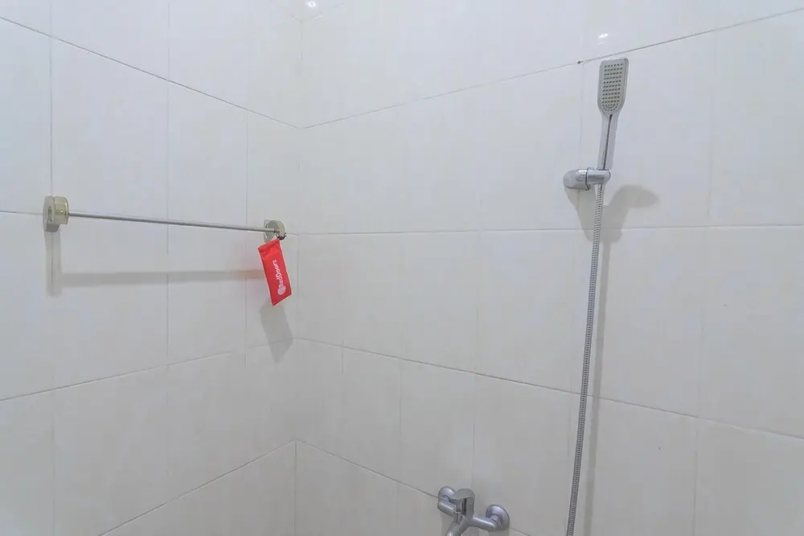 Batu Apung  by RedDoorz