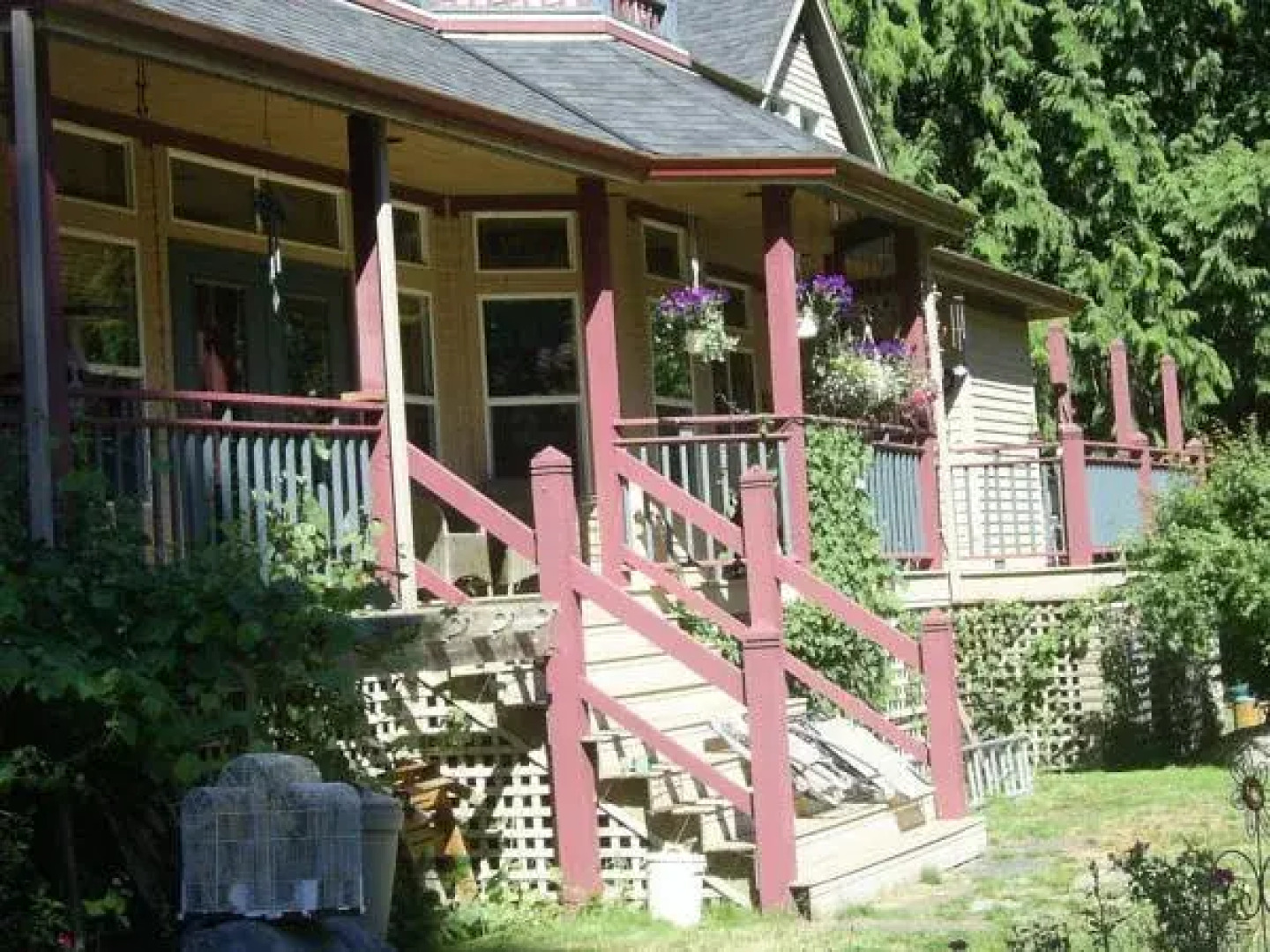 The Artist and The Quiltmaker - Victorian Bed and Breakfast