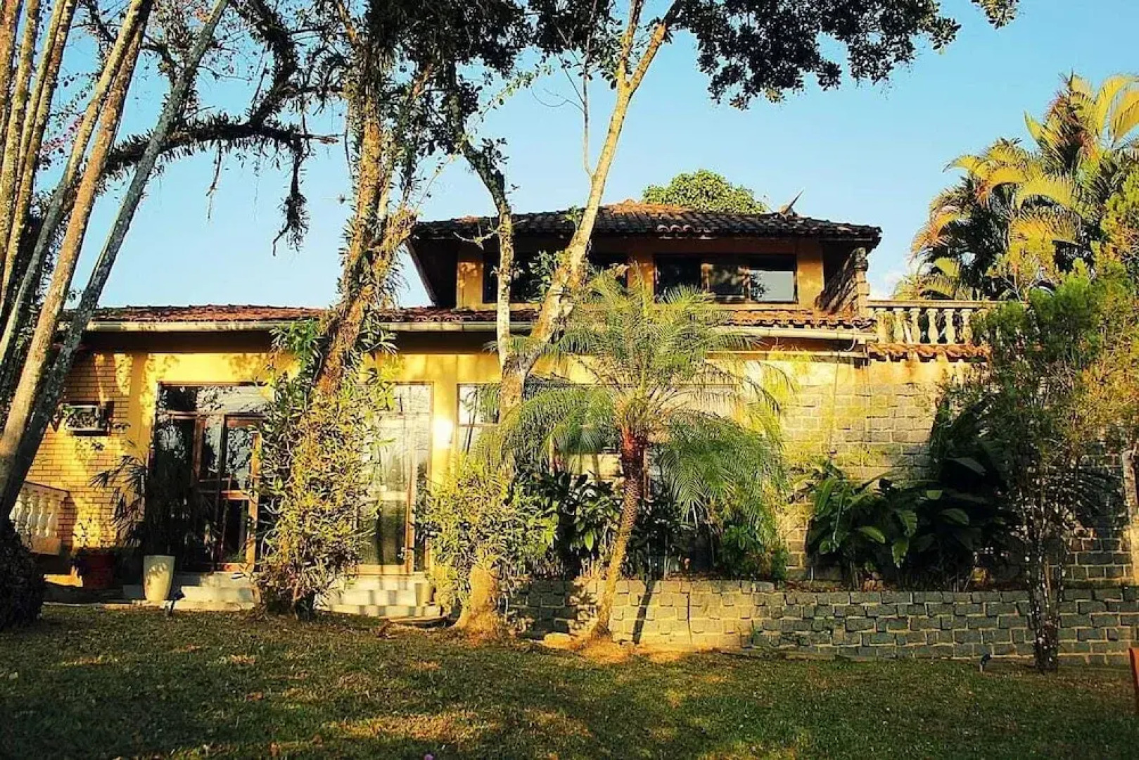 Village Colonial Hotel