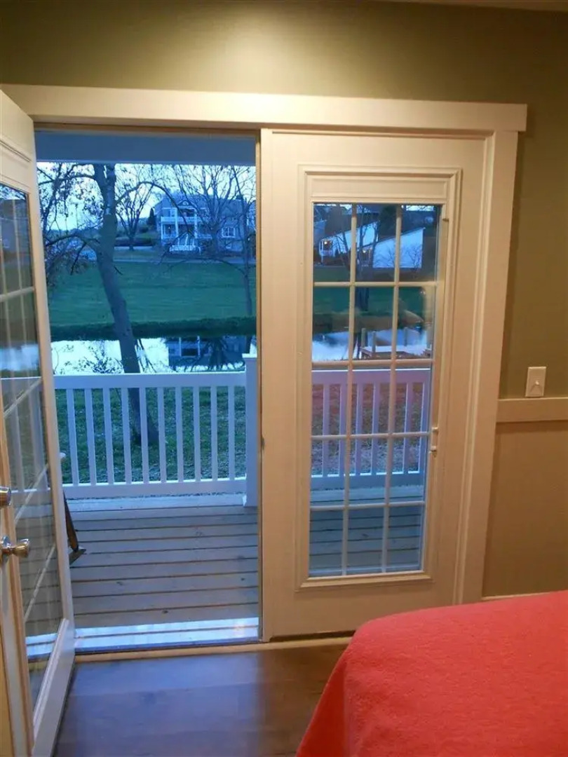 By the Side of the Road Inn & Cottages