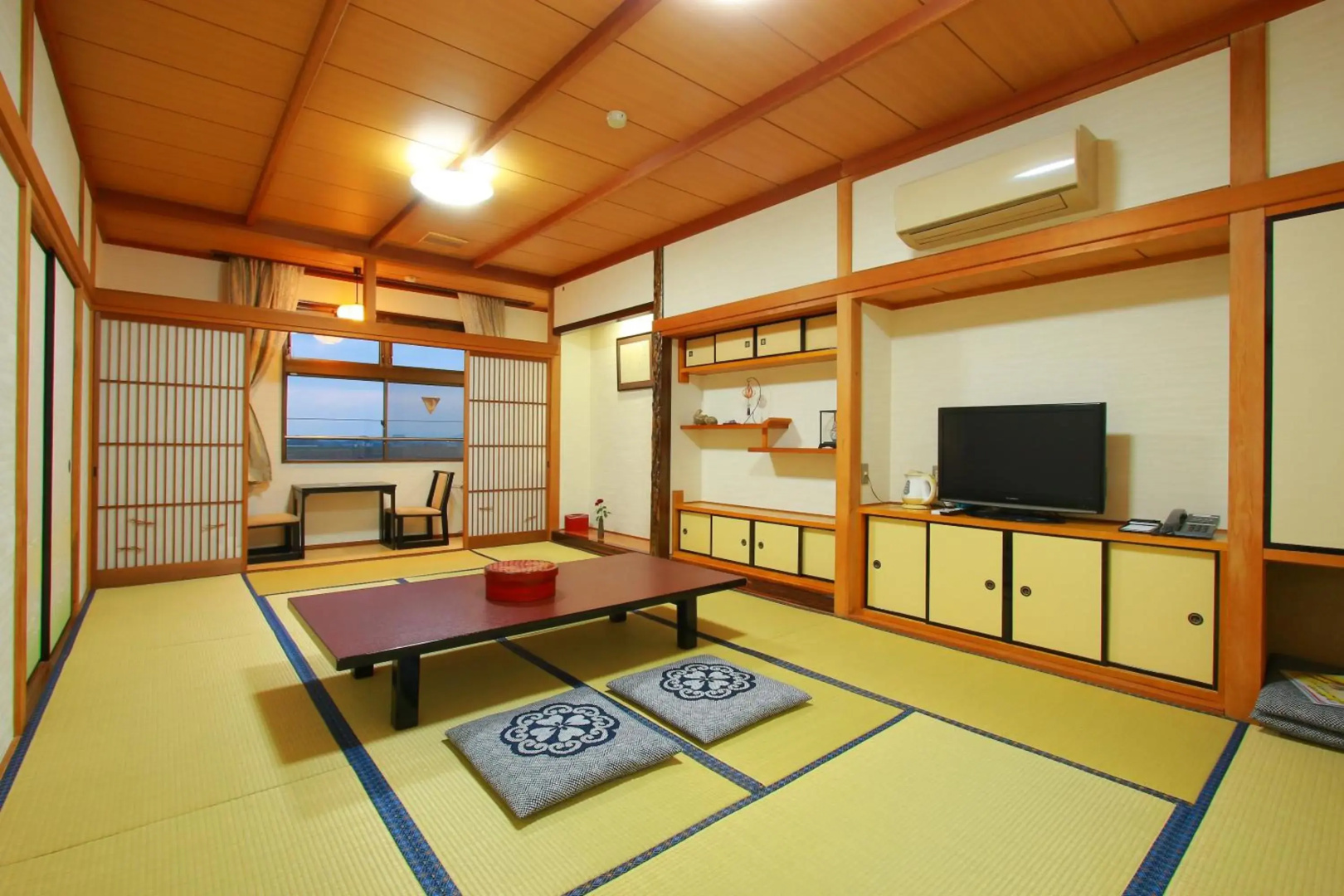 Yumoto Kobayashi