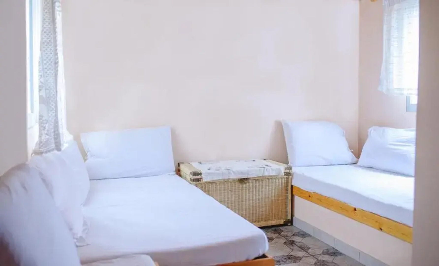 Entire house with garden, 70m from the beach.