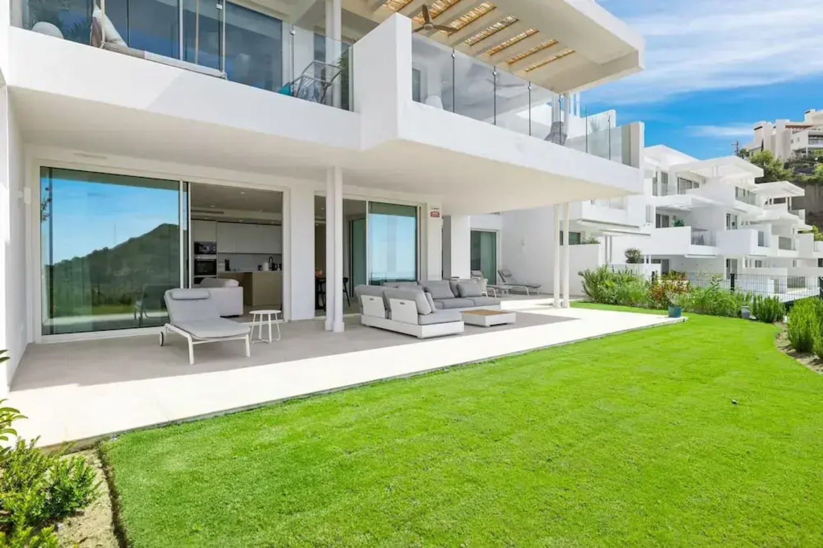 Hillside Flat With Pool in Palo Alto - Ref M49