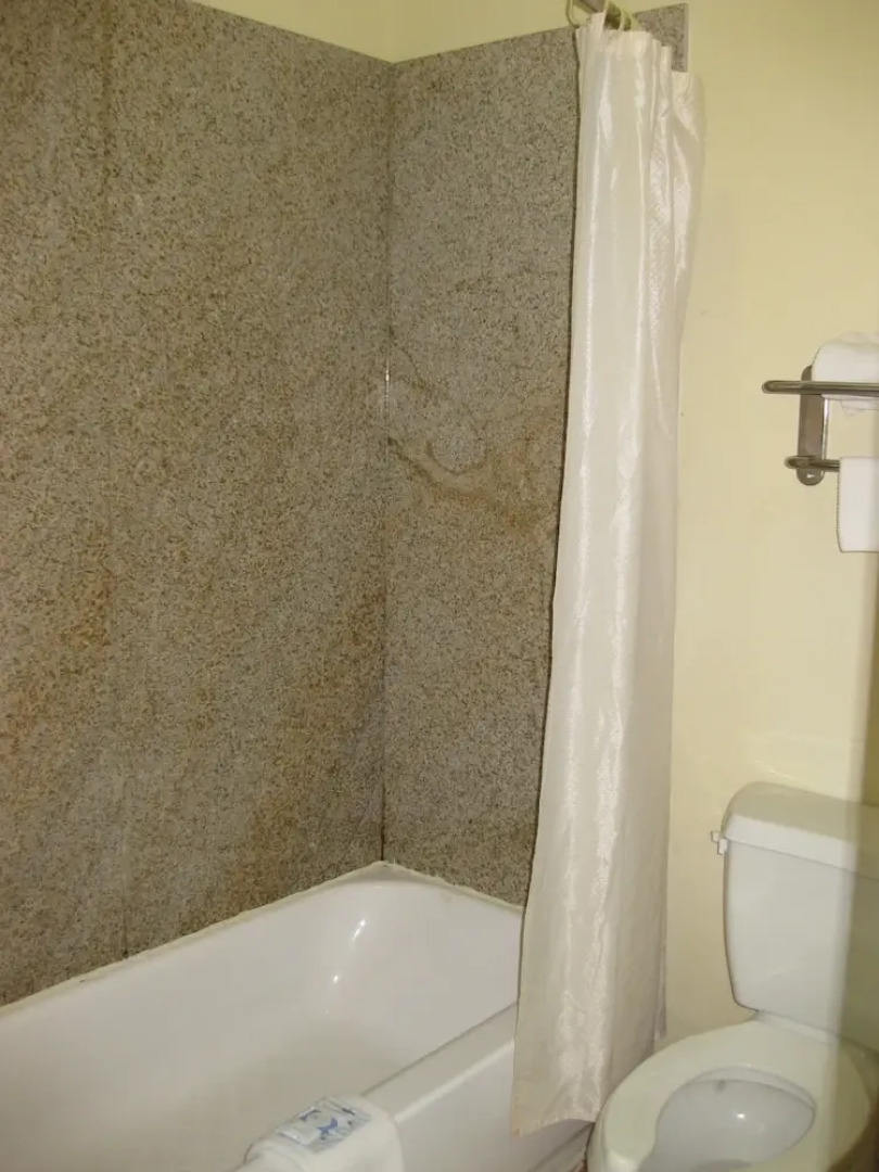 Scottish Inn and Suites