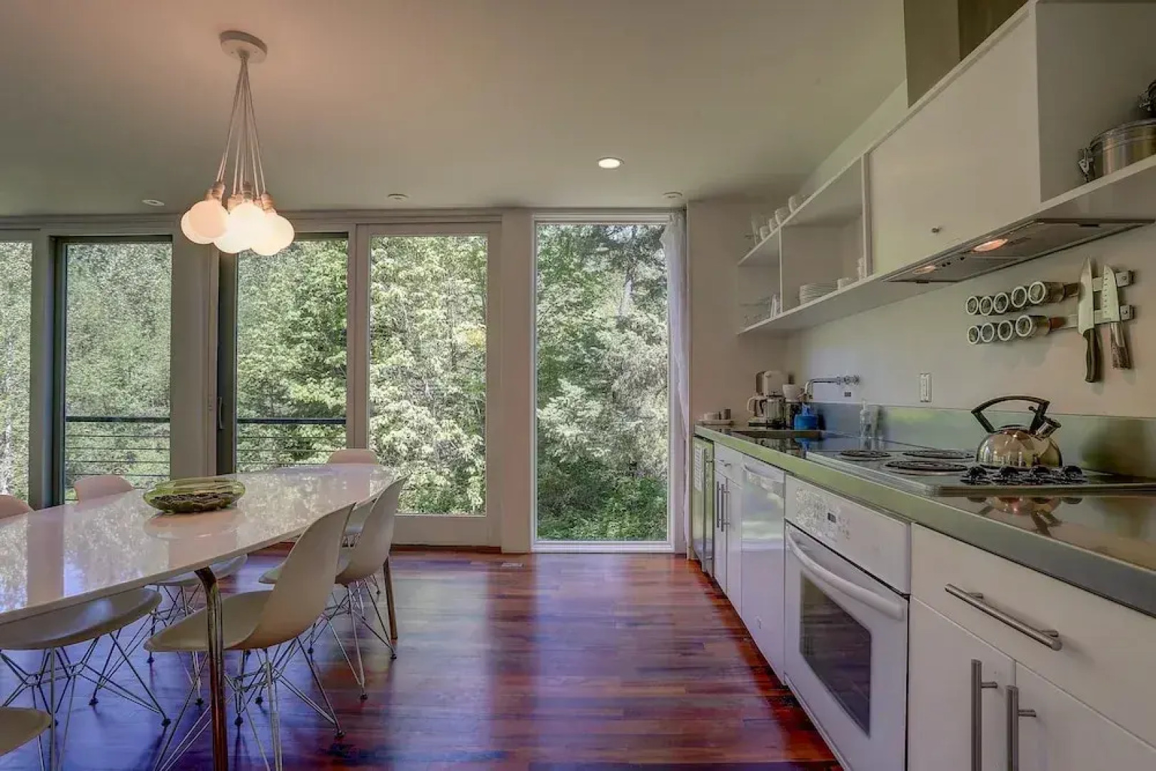 Neal Creek 2 Bedroom Home by RedAwning