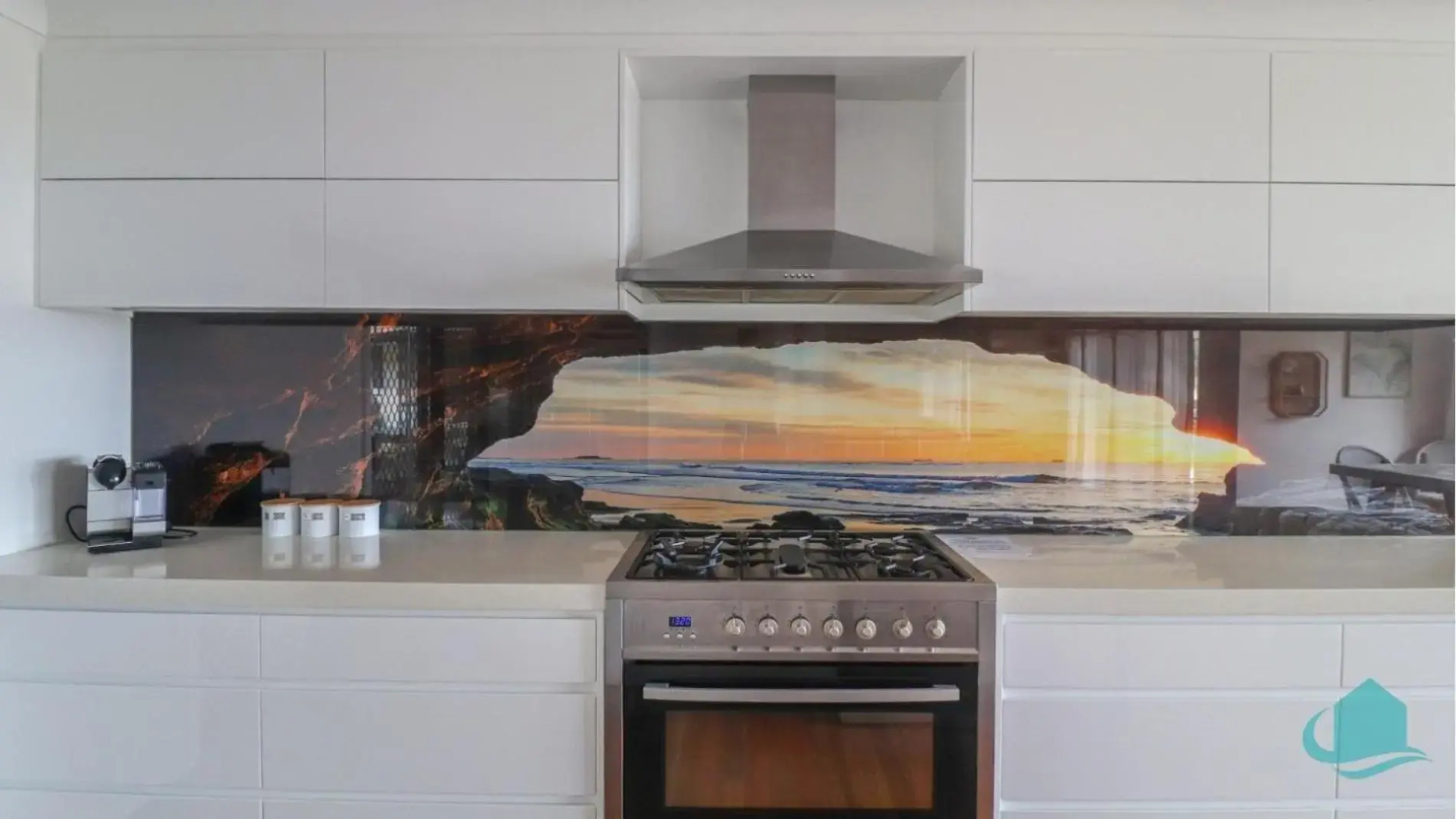 Splendour Hideaway - Luxury pool at Caves Beach