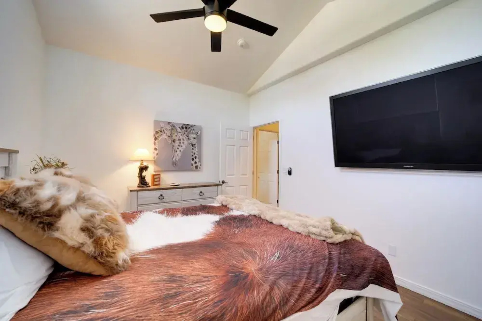 12 Mi to Flagstaff: Pet-friendly Home w/ Sunroom!