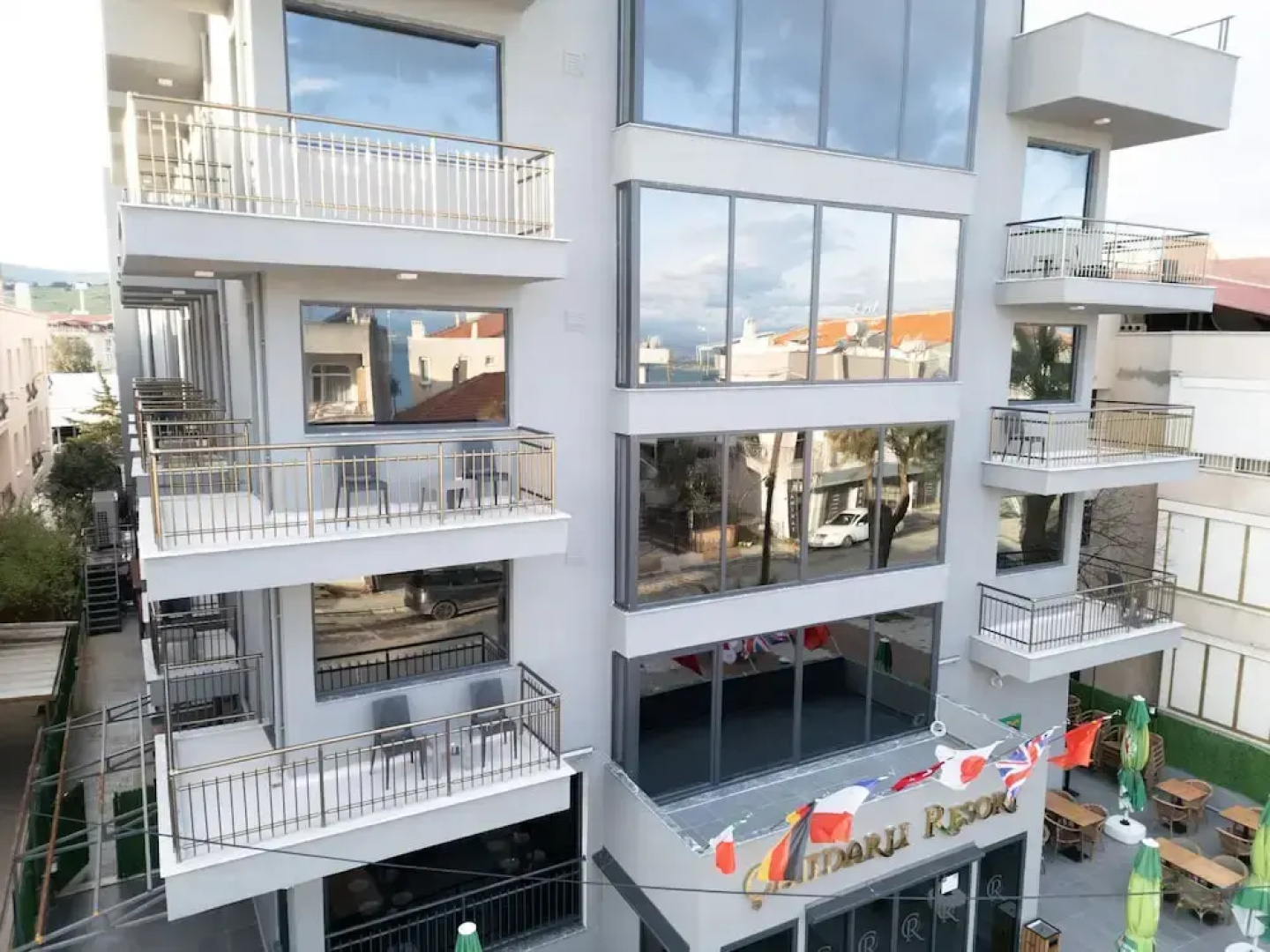 Candarli Iseo Hotel