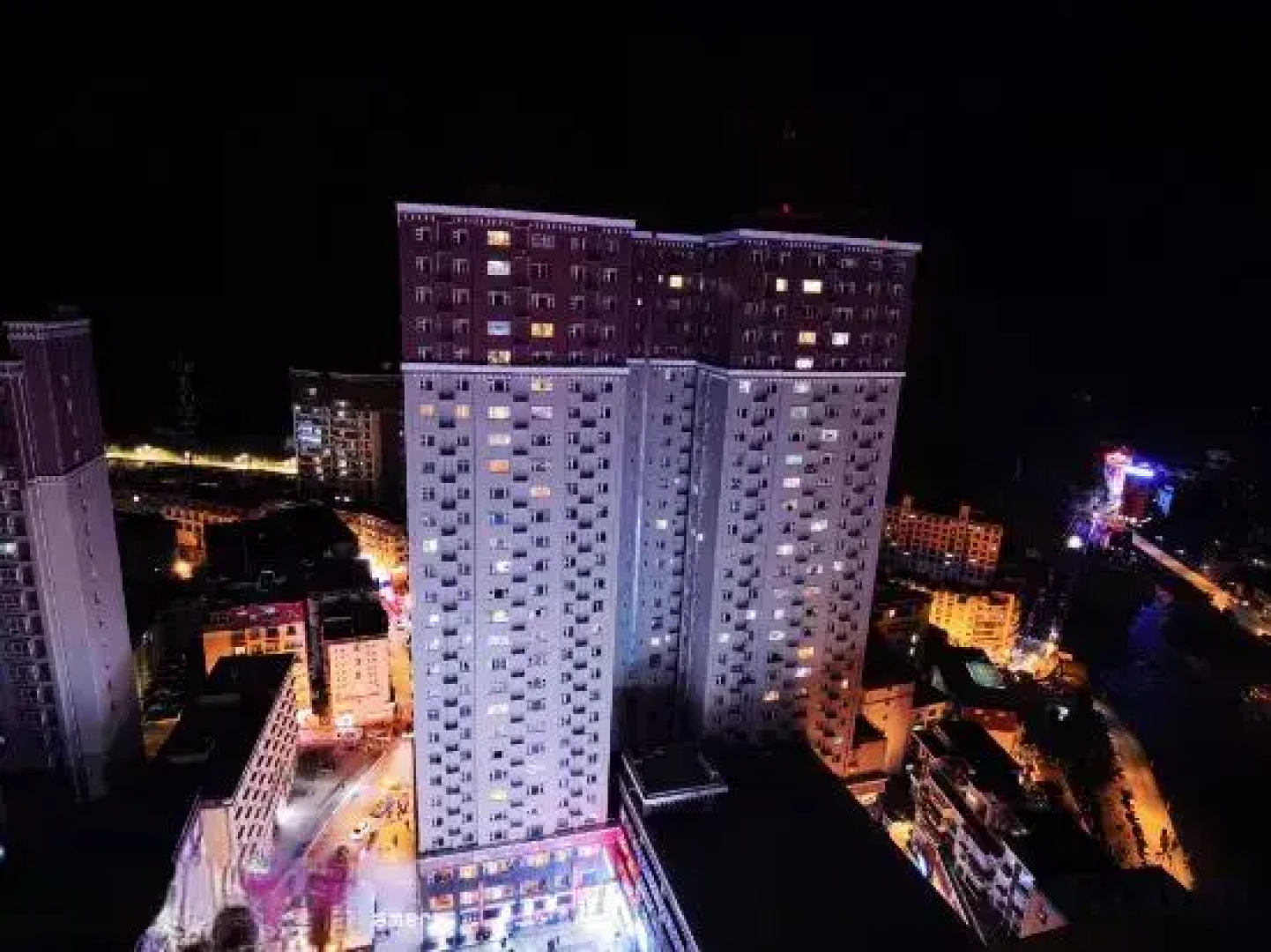 Yajiang Jinzang Hotel