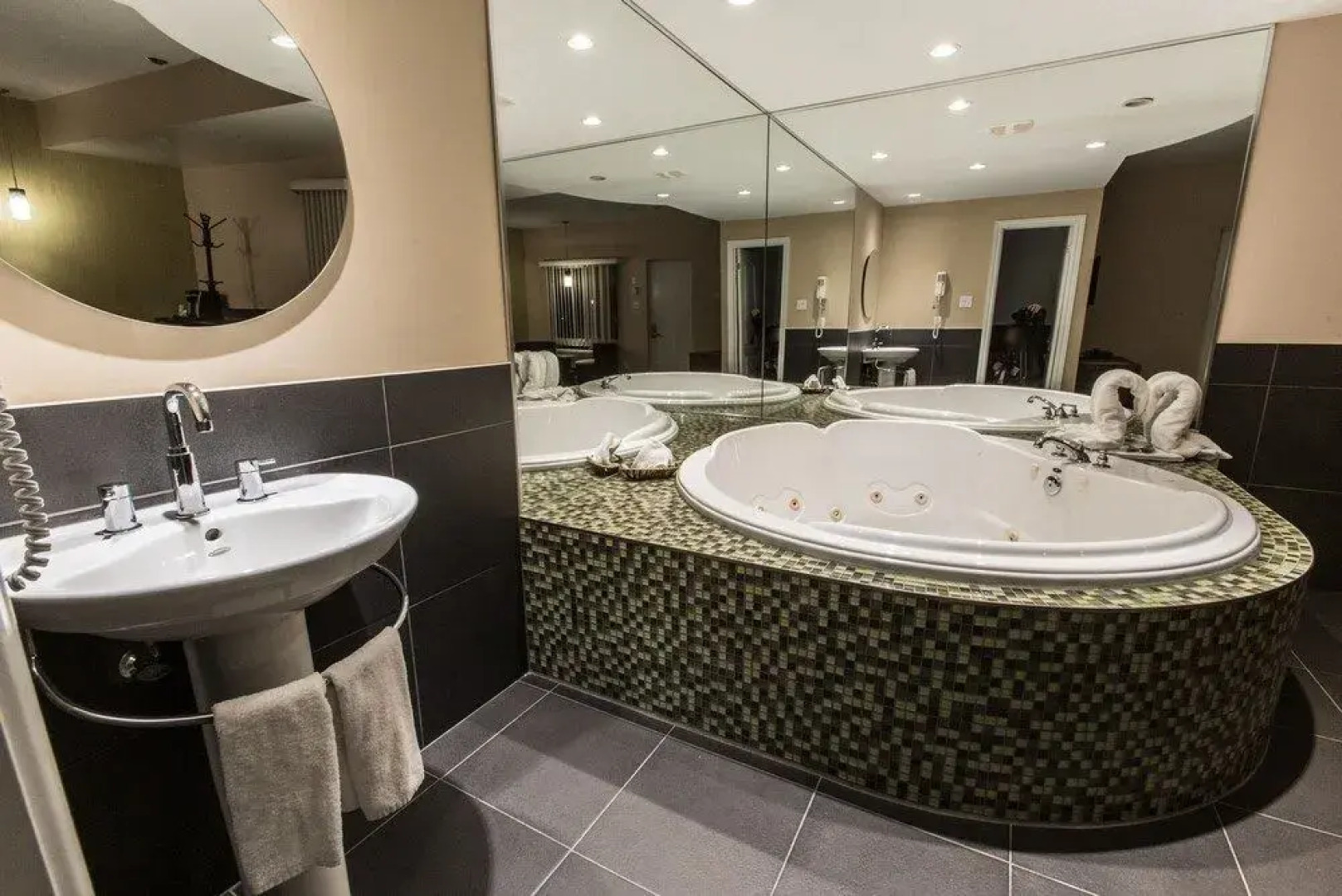 Falcon Motel Brossard