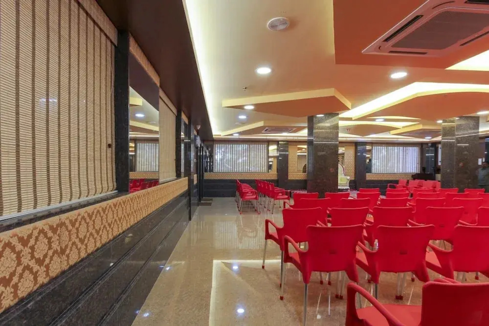 Hotel Saravana Bhavan by OYO Rooms